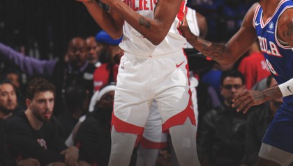 休媒怒批申京软弱无能！火蜜建议决胜时刻DNP：在场-18各种误攻