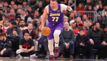 星空电竞平台官网-别有大碍！东契奇次节左腿筋不适回更衣室 半场10中3&amp;5失误